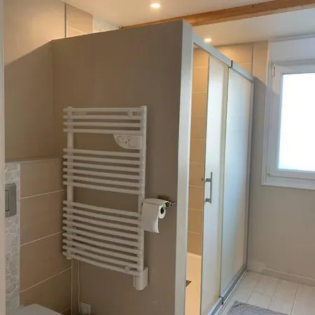 Avec Salle De Bain Partagee Dans Maison De Avec Jardin Mayenne