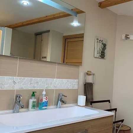 Apartment Avec Salle De Bain Partagee Dans Maison De Avec Jardin Mayenne