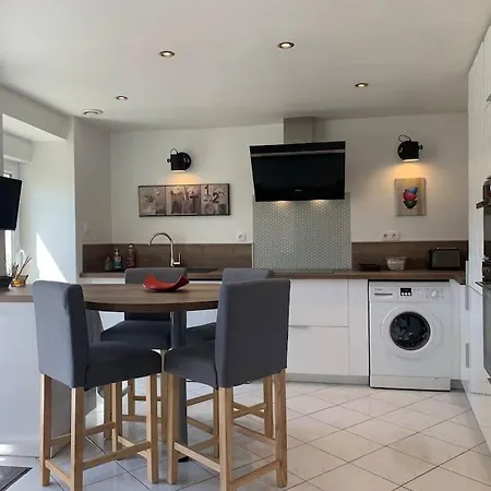 Apartment Avec Salle De Bain Partagee Dans Maison De Avec Jardin