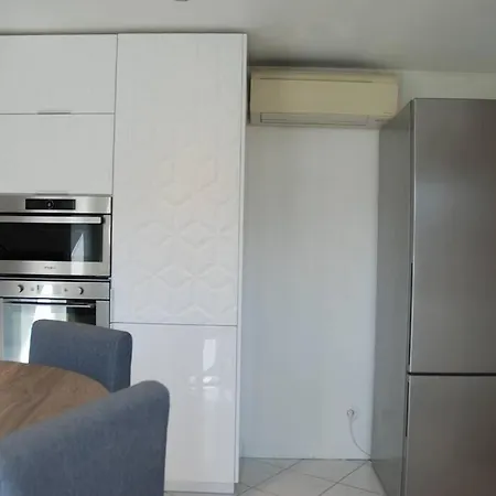 Apartment Avec Salle De Bain Partagee Dans Maison De Avec Jardin Mayenne